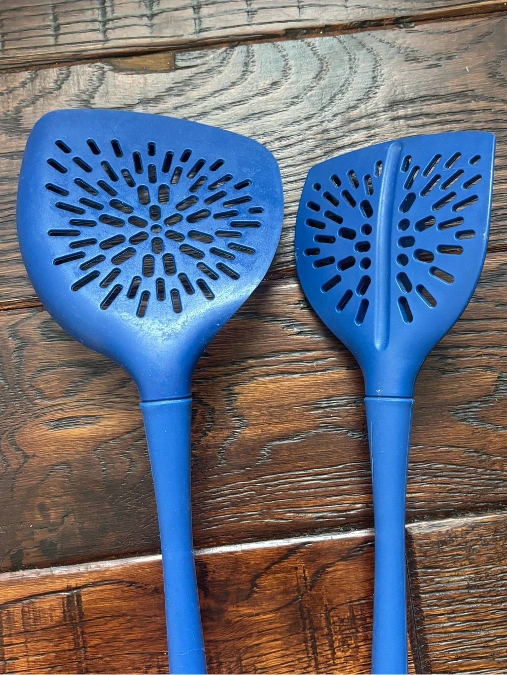 Blue Sur La Table meat separator and Spatula Set